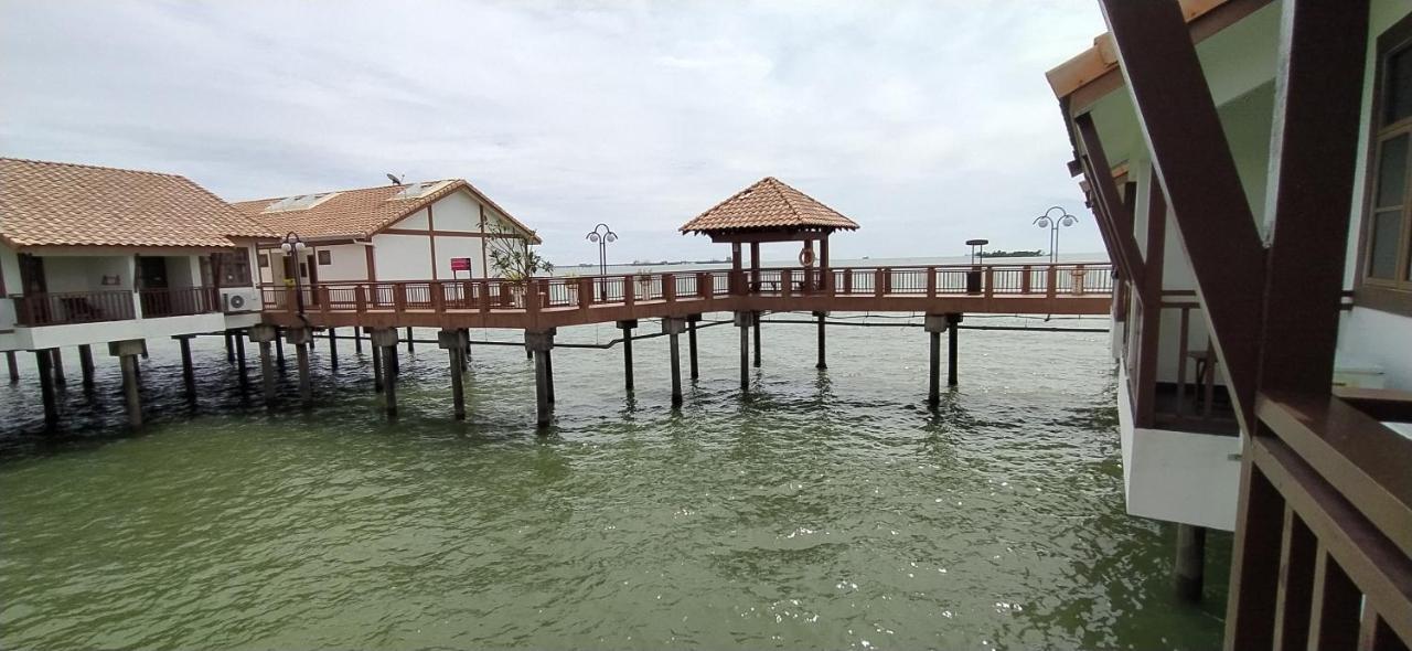 Port Dickson Private Unit Chalet Екстер'єр фото